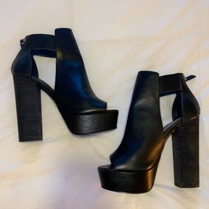 Steve Madden Black Leather Platform Pumps